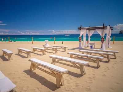 Romantic beach wedding at Los Cabos Mexico. Mexico is an amazing location for a destination wedding.